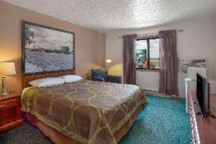 Oshkosh Hotel | Baymont by Wyndham Oshkosh Airport