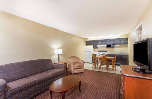Pigeon Forge Hotel | Baymont by Wyndham Pigeon Forge near Island Drive