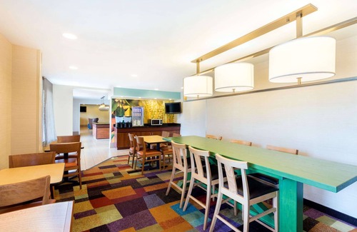 Savannah Hotel | Baymont by Wyndham Savannah Midtown