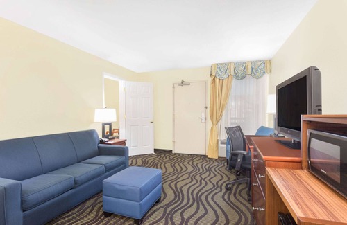 Savannah Hotel | Baymont by Wyndham Savannah Midtown