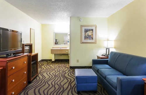 Savannah Hotel | Baymont by Wyndham Savannah Midtown