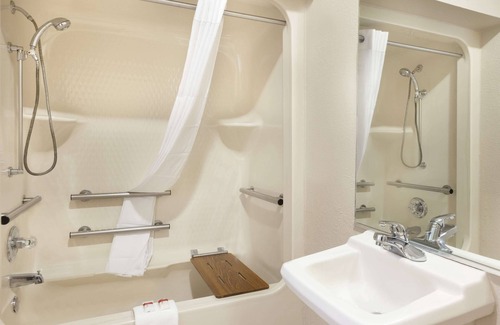 Winchester Hotel | Baymont by Wyndham Winchester