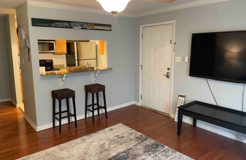 Ocean Springs Condominio | Bayou Breezes- Comfort and Value Bayou Side!