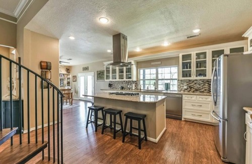 Shoreacres Casa | Bayou front home near Kemah Boardwalk/Sylvan Beach/Johnson Space Center