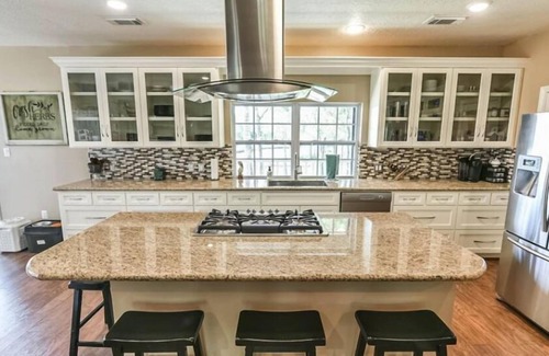Shoreacres Casa | Bayou front home near Kemah Boardwalk/Sylvan Beach/Johnson Space Center