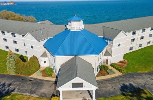 Put-in-Bay Hotel | BayShore #338