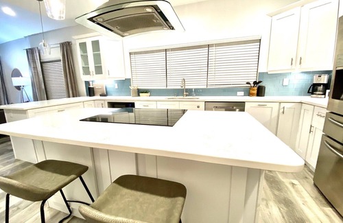 Laurel Casa | Bayshore Beach House - Walk to Nokomis Beach! Close to Siesta Key, Venice Beach
