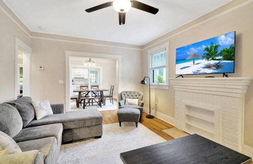 SoHo Casa | Bayshore Beauty Stylish 3BR SOHO Bungalow near Hyde Park