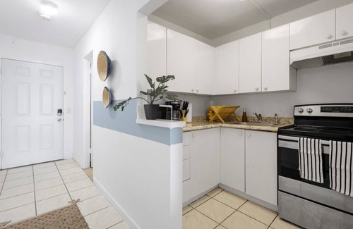 North Bay Village Apartamento | Bayshore Bliss, Cozy with Water Views of Miami Bay