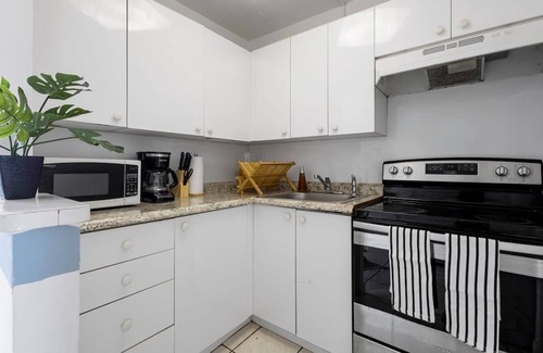 North Bay Village Apartamento | Bayshore Bliss, Cozy with Water Views of Miami Bay