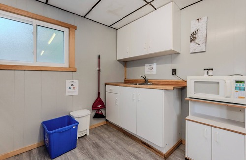 Wiarton Cabina | Bayshore Cottages: The Hawaii