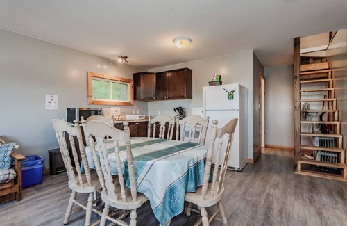 Wiarton Cabaña | Bayshore Cottages: The Hukilau