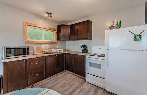 Wiarton Cabaña | Bayshore Cottages: The Hukilau