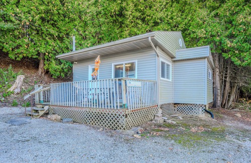 Wiarton Cabaña | Bayshore Cottages: The Molokai
