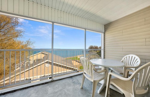 Put-in-Bay Hotel | BayShore Family Suite #300