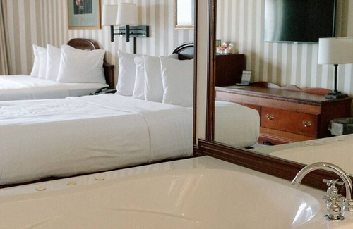 Traverse City Hotel | Bayshore Resort