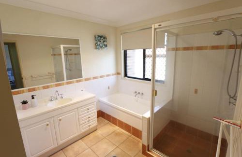 Rothwell Casa | Bayside Bliss 8 Sleeper Family Escape