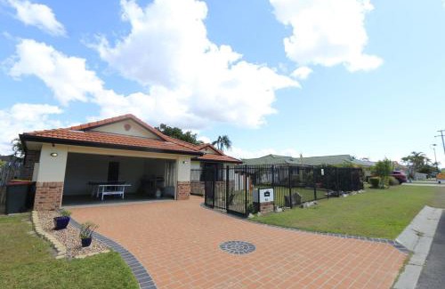 Rothwell Casa | Bayside Bliss 8 Sleeper Family Escape
