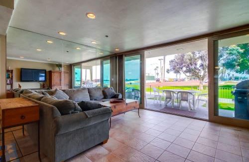 Mission Beach Casa | Bayside Gem - Beachfront - Vibrant - Ocean Breeze