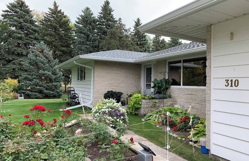 Killarney Casa | Bayside home with birds, butterflies, deer, and gardens