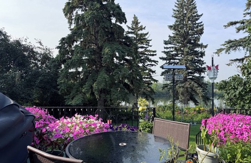 Killarney Casa | Bayside home with birds, butterflies, deer, and gardens