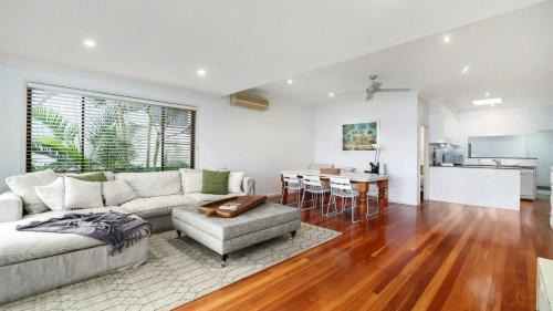 Pretty Beach Casa | 'Bayside Retreat' by HolidayCo