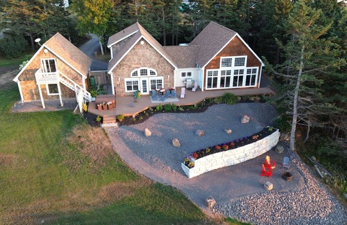 Black Rock Casa | Bayside RetreatnK BR ensuite bath, Q BR, Workspace, Yoga, 2nd bath, Hot tub, 4-6