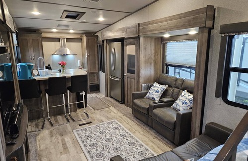 Port Bolivar Casa | Bayside Serenity – Sprinter 5th Wheel - Sleeps 4