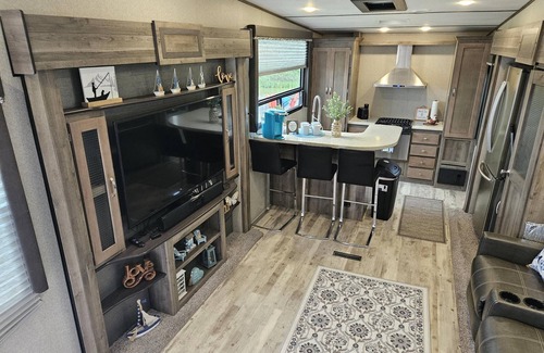 Port Bolivar Casa | Bayside Serenity – Sprinter 5th Wheel - Sleeps 4