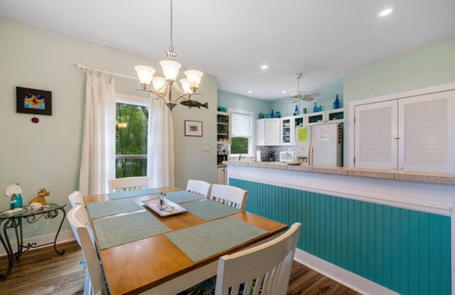 Cedar Key Casa | Bayside Sunset View w/ Boat Parking