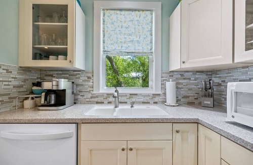 Cedar Key Casa | Bayside Sunset View w/ Boat Parking