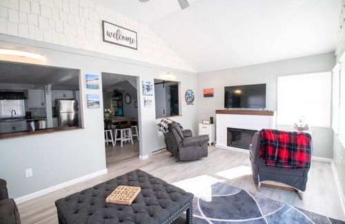 Sodus Point Casa | Bayside views, walk to beach & restaurants