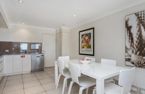 Byron Bay Apartamento | Bayview Beachfront Apartments, in town right on the beach