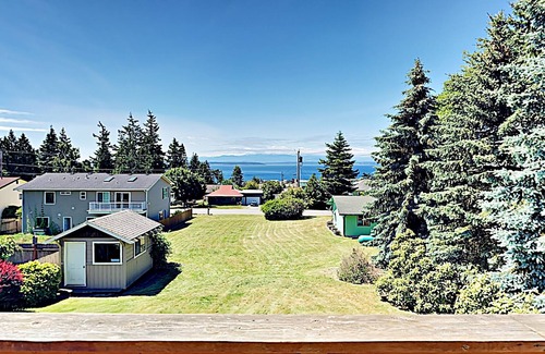 Coupeville Casa | Bayview getaway with WiFi, furnished deck, washer/dryer, & gas grill
