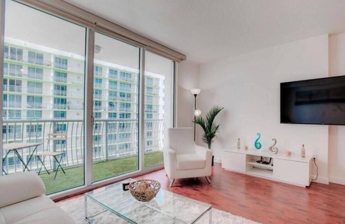 Surfside Condominio | Bayview modern studio longer term available