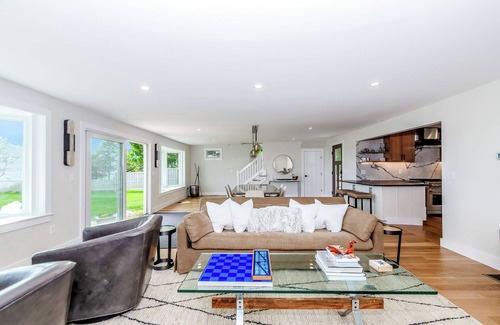 Wareham Casa | BAYVIEW New! 3BR/3 FB Sandy Beachfront Oasis w/ views over Buzzards Bay to Cape!