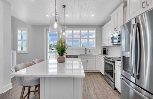 Cortez Casa | Bayview Pointe! Luxury 3 bedroom home! Near Anna Maria island with heated pool!