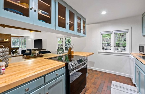 Bremerton Casa | BayView Retreat w/ Waterfall and Beach Access