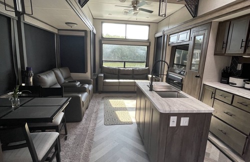Key Largo Alquiler De RV | Bayview RV/Camper with private boat dock looking over sunset