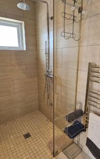 Knysna Apartamento | BayView Sunset Villa on Thessen! Large one bedroom unit with King Bed and Sofa bed