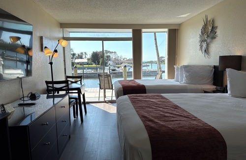 Trailer Estates Hotel | Bayview Waterfront Room, Heated Pool, Tiki Bar & Grill !