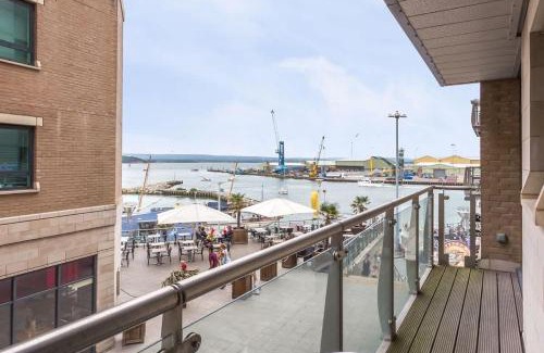 Poole Apartamento | Baywatch - Private Balcony Overlooking Poole Quay