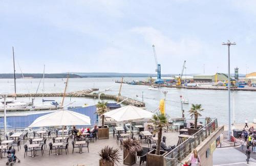 Poole Apartamento | Baywatch - Private Balcony Overlooking Poole Quay