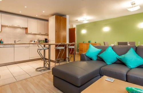 Poole Apartamento | Baywatch - Private Balcony Overlooking Poole Quay