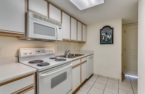 Crescent Beach Condominio | Baywatch Resort by Escape