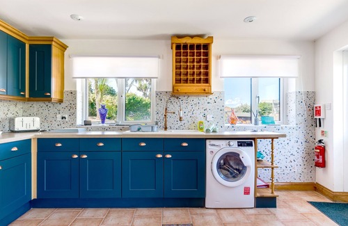 Polzeath Cabaña | BAYWATCH SANDS, pet friendly, country holiday cottage in Polzeath