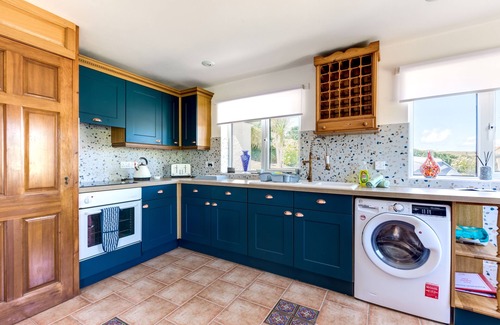 Polzeath Cabaña | BAYWATCH SANDS, pet friendly, country holiday cottage in Polzeath