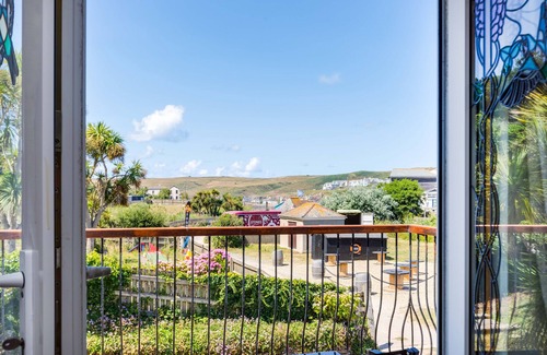 Polzeath Cabaña | BAYWATCH SANDS, pet friendly, country holiday cottage in Polzeath