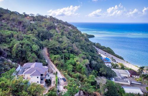 Reading Casa | BayWatch Villa - Montego Bay