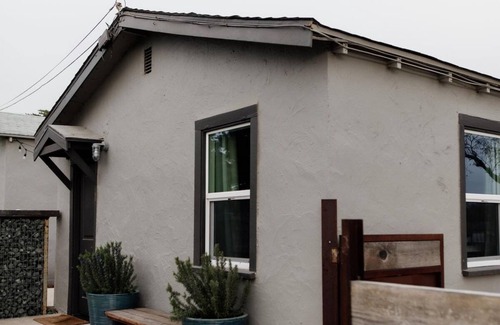 Baywood Park Casa | Baywood Cottage #1 | Walk to Bay | Dog Friendly